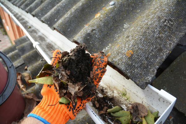 Cost of Seamless Gutter Cleaning in Hudson