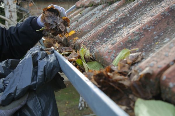 Commercial Gutter Unclogging in Hudson