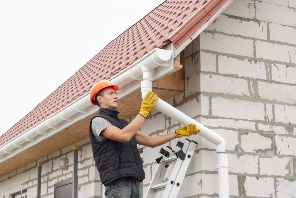 Cost of Gutter Downspout Unclogging in Hudson